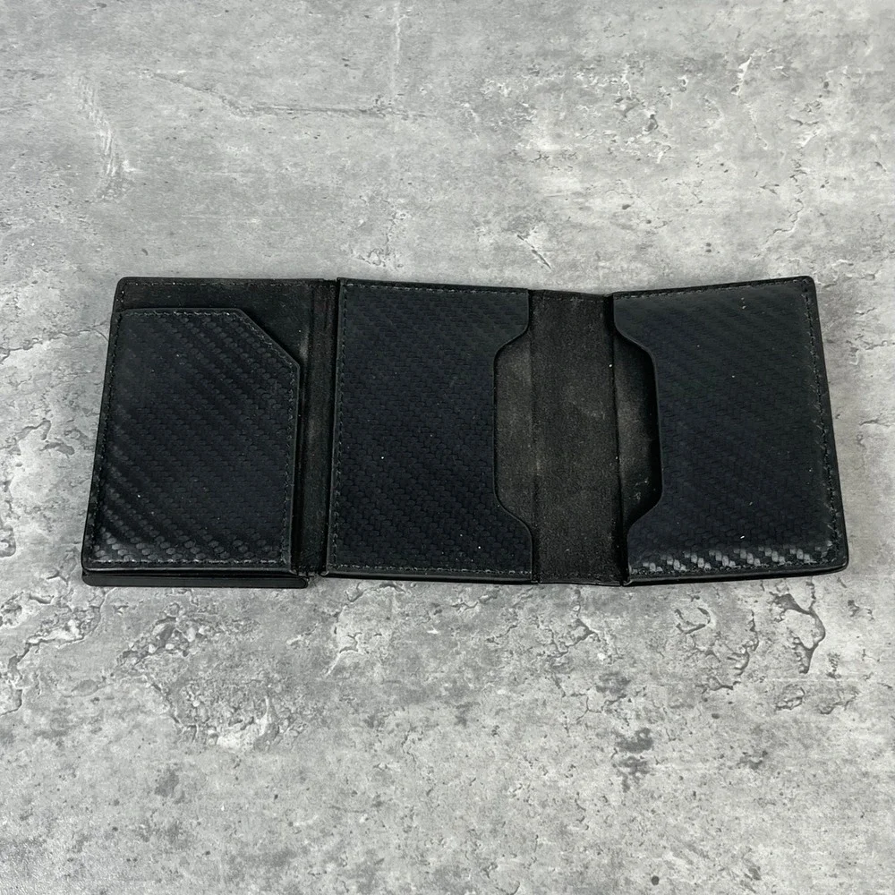 CHIGLN Mens Black Carbon Fiber RFID Blocking Wallet with AirTag‎ Holder